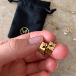 Mejuri Bound Huggies